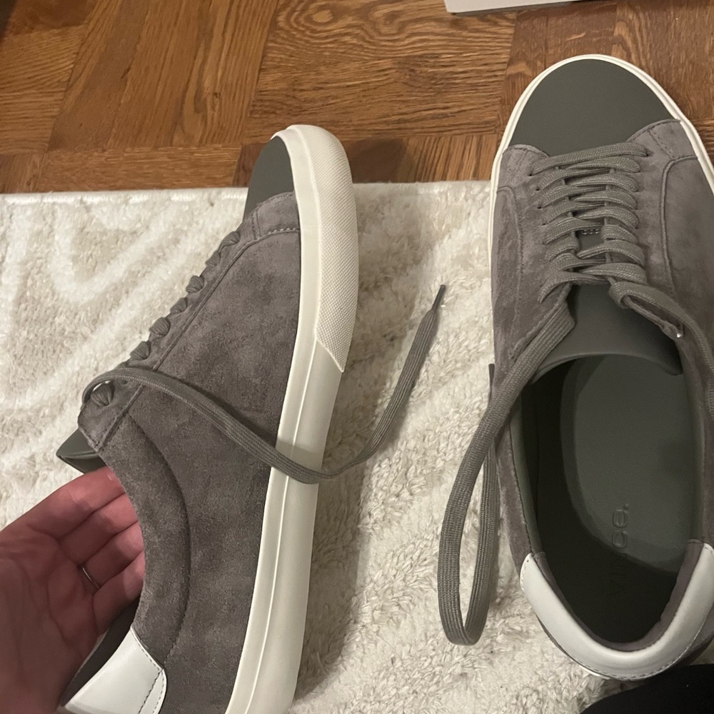 Vince men’s sneakers suede never worn